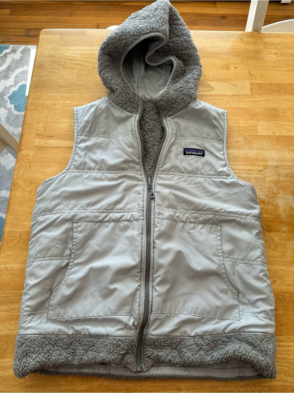 Patagonia women’s reversible vest medium